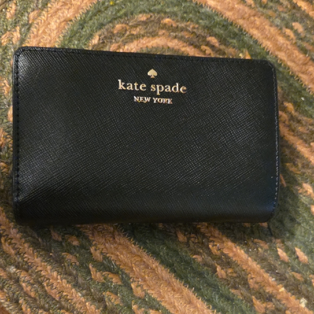 Veuc !Kate Spade Black Wallet